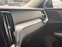 Volvo V60 B3 AUT8 163PK Momentum Advantage | Sport Pack | 19" Lichtmetalen velgen | Glossy Black exterieurdetails | Extra getint glas | Verwarmde voorstoelen & stuurwiel | Apple CarPlay/Android Auto | Cruise Control | Sensus full map navigatie | Pebble Grey Metallic lak | Electroinic Climate Control | Park Assist achter