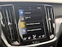 Volvo V60 B3 AUT8 163PK Momentum Advantage | Sport Pack | 19" Lichtmetalen velgen | Glossy Black exterieurdetails | Extra getint glas | Verwarmde voorstoelen & stuurwiel | Apple CarPlay/Android Auto | Cruise Control | Sensus full map navigatie | Pebble Grey Metallic lak | Electroinic Climate Control | Park Assist achter