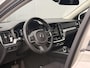 Volvo V60 B3 AUT8 163PK Momentum Advantage | Sport Pack | 19" Lichtmetalen velgen | Glossy Black exterieurdetails | Extra getint glas | Verwarmde voorstoelen & stuurwiel | Apple CarPlay/Android Auto | Cruise Control | Sensus full map navigatie | Pebble Grey Metallic lak | Electroinic Climate Control | Park Assist achter