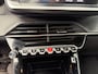 Peugeot 2008 1.2 Turbo 100 PK Active Pack | Hoge Instap | Achteruitrij-Camera | LED-Dagrijverlichting | Stoelverwarming | Apple-Carplay | Climate Control | Dealer Onderhouden | Cruise Control |