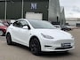 Tesla Model Y Y Long Range RWD 75 kWh SOH 97% |26.000KM! | AFNEEMBARE TREKHAAK| RESTERENDE ALGEMENE FABRIEKSGARANTIE TESLA T/M 02-2029 OF 80.000KM| ACCU + AANDRIJFLIJN T/M 02-2033/ 192.000KM| RIJKLAAR GELEVERD