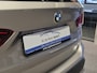 BMW X1 xDrive25e High Executive Sportline | Bruin leder | Camera | HUD | Trekhaak | 4x4