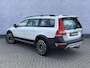 Volvo XC70 2.0 T5 FWD Summum | Trekhaak | Schuifdak | Parkeersensoren | BLIS | Cruise Control Adaptief | Lederen Bekleding | Bi-Xenon | Stoelverwarming | Elektrische Achterklep