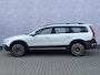 Volvo XC70 2.0 T5 FWD Summum | Trekhaak | Schuifdak | Parkeersensoren | BLIS | Cruise Control Adaptief | Lederen Bekleding | Bi-Xenon | Stoelverwarming | Elektrische Achterklep