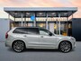 Volvo XC90 T8 Ultra Black Edition Executive | 22" | Gelaagd & Getint Glas | Geintegreerd kinderzitje | Luchtvering | Geventileerd Nappa | Bowers & Wilkins | Stoelmassage | Panoramadak | Head-Up | 360 Camera | Matrix LED