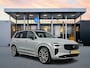 Volvo XC90 T8 Ultra Black Edition Executive | 22" | Gelaagd & Getint Glas | Geintegreerd kinderzitje | Luchtvering | Geventileerd Nappa | Bowers & Wilkins | Stoelmassage | Panoramadak | Head-Up | 360 Camera | Matrix LED
