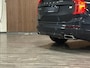 Volvo XC90 T8 AWD Recharge R-Design | Luchtvering | Trekhaak | 360 Camera | Harman Kardon | Adaptieve Cruise Control | Stoelverwarming voor+achter | Stuurwielverwarming | Standkachel met Volvo On Call App | 20 Inch | Full LED Meesturende koplampen | Pilot Assist | BLIS Dode Hoek Detectie | Elektrische voorstoelen geheugen | Lederen bekleding | Zitting verlenging voorstoelen | Keyless Drive | Parkeersensoren voor+achter | Privacy Glass | Elektrisch bedienbare achterklep | 7-Persoons | 4-Zone Climate Control | DAB Radio | Apple Carplay/Android Auto | Volvo On Call met mobiele App functie | Savile Grey Metallic |