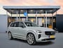 Volvo XC90 T8 Ultra Black Edition Executive | 22" | Gelaagd & Getint Glas | Geintegreerd kinderzitje | Luchtvering | Geventileerd Nappa | Bowers & Wilkins | Stoelmassage | Panoramadak | Head-Up | 360 Camera | Matrix LED