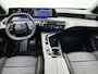 Peugeot E-3008 Allure Avantage 210pk 73 kWh Automaat | Trekhaak | 360 Camera | 3 Fase | Warmtepomp | Navigatie | Climate Control | Adaptieve Cruise Control | Dodehoekdetectie | 19" LMV | Keyless Entry/Start | Apple Carplay/Android Auto |