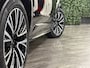 Volvo XC90 T8 AWD Recharge Ultra Dark | Vol! | Bowers & Wilkins | Luchtvering | Stoelventilatie | Trekhaak | 360 Camera | Head-Up Display | Stoelmassage | 455pk | Adaptieve Cruise Control | Stoelverwarming voor+achter | Stuurwielverwarming | Schuifdak | 20 Inch | Full LED Meesturende koplampen | Pilot Assist | BLIS Dode Hoek Detectie | Alcantara hemelbekleding | Lederen handgrepen en zonnekleppen | Elektrische voorstoelen geheugen | Nappa Lederen bekleding | Zitting verlenging voorstoelen | Lederen Dashboard | Google Infotainment | Keyless Drive | Parkeersensoren voor+achter | Privacy Glass | Elektrisch bedienbare achterklep | Geïntegreerde zongordijnen achterportieren | Geïntegreerd kinderzitje achterin | Verlichte instaplijsten | 7-Persoons | 4-Zone Climate Control | DAB Radio | Apple Carplay/Android Auto | Alarm Klasse III | Draadloos telefoon opladen | Volvo On Call met mobiele App functie | Onyx Black Metallic |