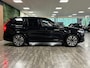 Volvo XC90 T8 AWD Recharge Ultra Dark | Vol! | Bowers & Wilkins | Luchtvering | Stoelventilatie | Trekhaak | 360 Camera | Head-Up Display | Stoelmassage | 455pk | Adaptieve Cruise Control | Stoelverwarming voor+achter | Stuurwielverwarming | Schuifdak | 20 Inch | Full LED Meesturende koplampen | Pilot Assist | BLIS Dode Hoek Detectie | Alcantara hemelbekleding | Lederen handgrepen en zonnekleppen | Elektrische voorstoelen geheugen | Nappa Lederen bekleding | Zitting verlenging voorstoelen | Lederen Dashboard | Google Infotainment | Keyless Drive | Parkeersensoren voor+achter | Privacy Glass | Elektrisch bedienbare achterklep | Geïntegreerde zongordijnen achterportieren | Geïntegreerd kinderzitje achterin | Verlichte instaplijsten | 7-Persoons | 4-Zone Climate Control | DAB Radio | Apple Carplay/Android Auto | Alarm Klasse III | Draadloos telefoon opladen | Volvo On Call met mobiele App functie | Onyx Black Metallic |