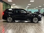 Volvo XC90 T8 AWD Recharge Ultra Dark | Bowers & Wilkins | Luchtvering | Trekhaak | 360 Camera | Head-Up Display | 455pk | Adaptieve Cruise Control | Stoelverwarming voor+achter | Stuurwielverwarming | Schuifdak | 20 Inch | Full LED Meesturende koplampen | Pilot Assist | BLIS Dode Hoek Detectie | Alcantara hemelbekleding | Lederen handgrepen en zonnekleppen | Elektrische voorstoelen geheugen | Lederen bekleding | Zitting verlenging voorstoelen | Lederen Dashboard | Google Infotainment | Keyless Drive | Parkeersensoren voor+achter | Privacy Glass | Elektrisch bedienbare achterklep | Geïntegreerde zongordijnen achterportieren | Geïntegreerd kinderzitje achterin | Verlichte instaplijsten | 7-Persoons | 4-Zone Climate Control | DAB Radio | Apple Carplay/Android Auto | Draadloos telefoon opladen | Volvo On Call met mobiele App functie | Platinum Grey Metallic |