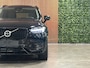 Volvo XC90 T8 AWD Recharge Ultra Dark | Bowers & Wilkins | Luchtvering | Trekhaak | 360 Camera | Head-Up Display | 455pk | Adaptieve Cruise Control | Stoelverwarming voor+achter | Stuurwielverwarming | Schuifdak | 20 Inch | Full LED Meesturende koplampen | Pilot Assist | BLIS Dode Hoek Detectie | Alcantara hemelbekleding | Lederen handgrepen en zonnekleppen | Elektrische voorstoelen geheugen | Lederen bekleding | Zitting verlenging voorstoelen | Lederen Dashboard | Google Infotainment | Keyless Drive | Parkeersensoren voor+achter | Privacy Glass | Elektrisch bedienbare achterklep | Geïntegreerde zongordijnen achterportieren | Geïntegreerd kinderzitje achterin | Verlichte instaplijsten | 7-Persoons | 4-Zone Climate Control | DAB Radio | Apple Carplay/Android Auto | Draadloos telefoon opladen | Volvo On Call met mobiele App functie | Platinum Grey Metallic |