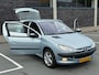 Peugeot 206 1.6-16V Gentry | Autom. | CarPlay/Android | APK Nieuw | Airco | Lage KM