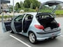 Peugeot 206 1.6-16V Gentry | Autom. | CarPlay/Android | APK Nieuw | Airco | Lage KM