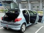 Peugeot 206 1.6-16V Gentry | Autom. | CarPlay/Android | APK Nieuw | Airco | Lage KM