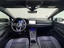 Volkswagen Golf 1.5 eTSI R-Line Pano|Keyless|Camera|IQ|Sfeer