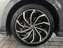 Volkswagen Golf 1.5 eTSI R-Line Pano|Keyless|Camera|IQ|Sfeer