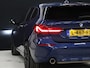 BMW 1-Serie 118i M Sport [M STUUR, APPLE CARPLAY, STOELVERWARMING, VOL LEDER, ANDROID, DIGITAL DASH, LED, CRUISE CONTROL, CLIMATE CONTROL, NIEUWSTAAT]