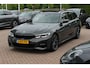 BMW 3-Serie Touring 330i High Exe. M Sport / Panoramadak / Camera / Leder / CarPlay / 19'' / Sportstoelen / Stoelverwarming / DAB / Cruise Control / Getint glas