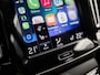 Volvo XC40 1.5 T5 Recharge R-Design 252Pk Automaat (APPLE CARPLAY, GROOT NAVI, STUUR/STOELVERWARMING, LEDER/ALCANTARA, GETINT GLAS, SPORTSTOELEN, CAMERA, ELEK ACHTERKLEP, NIEUWE APK, NIEUWSTAAT)