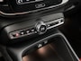 Volvo XC40 1.5 T5 Recharge R-Design 252Pk Automaat (APPLE CARPLAY, GROOT NAVI, STUUR/STOELVERWARMING, LEDER/ALCANTARA, GETINT GLAS, SPORTSTOELEN, CAMERA, ELEK ACHTERKLEP, NIEUWE APK, NIEUWSTAAT)