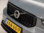 Volvo XC40 1.5 T5 Recharge R-Design 252Pk Automaat (APPLE CARPLAY, GROOT NAVI, STUUR/STOELVERWARMING, LEDER/ALCANTARA, GETINT GLAS, SPORTSTOELEN, CAMERA, ELEK ACHTERKLEP, NIEUWE APK, NIEUWSTAAT)