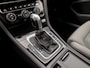 Volkswagen Golf 1.5 TSI Sportline 150Pk Automaat (VIRTUAL COCKPIT, APPLE CARPLAY, GROOT NAVI, ALCANTARA, STOELVERWARMING, SPORTSTOELEN, GETINT GLAS, LED KOPLAMPEN, ADAPTIVE CRUISE, NIEUWSTAAT)
