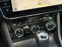 Skoda Superb Combi 1.4 TSI iV Business Edition / Adaptieve Cruise Control / Elektrisch schuif/kantel dak / Automaat / Navigatie / Camera / Climate Control / Stoelverwarming / Elektrische stoelen + Geheugen