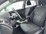 Toyota Auris 1.8 Full Hybrid Dynamic Automaat | Navi | Fietsendragerbeugel Afneembaar | Parkeersensoren Achter | 17'' Lichtmetalen Velgen |