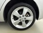 Toyota Auris 1.8 Full Hybrid Dynamic Automaat | Navi | Fietsendragerbeugel Afneembaar | Parkeersensoren Achter | 17'' Lichtmetalen Velgen |