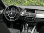 BMW X5 xDrive48i, 7 PERSOONS, PANORAMADAK, COMFORTSTOELEN, MASSAGE, NAVIGATIE, KEYLESS, MEMORY, HUD, CAMERA, CRUISE CONTROL, CLIMATE CONTROL, STOEL/ACHTERBANK/STUURVERWARMING, TREKHAAK, LICHTMETAAL 20"