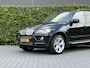 BMW X5 xDrive48i, 7 PERSOONS, PANORAMADAK, COMFORTSTOELEN, MASSAGE, NAVIGATIE, KEYLESS, MEMORY, HUD, CAMERA, CRUISE CONTROL, CLIMATE CONTROL, STOEL/ACHTERBANK/STUURVERWARMING, TREKHAAK, LICHTMETAAL 20"