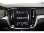 Volvo S60 B3 Automaat R-Design Black Edition Emblemen | Schuif/Kanteldak | Parkeercamera | Parkeerverwarming | BLIS | Parkeersensoren voor + achter | 19'' Lichtmetalen velgen | Adaptive Cruise & Pilot Assist | Stoelverwarming |