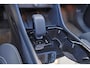 Volvo EX40 Twin Performance Ultra Black Edition - Panorama/schuifdak - IntelliSafe Assist & Surround - 360º Camera - Harman/Kardon audio - Verwarmde voorstoelen, stuur & achterbank - Parkeersensoren voor & achter - Elektr. bedienb. voorstoelen met geheugen links - Draadloze tel. lader - Warmtepomp - Extra getint glas - Inklapbare trekhaak - 20' LMV