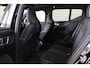Volvo EX40 Twin Performance Ultra Black Edition - Panorama/schuifdak - IntelliSafe Assist & Surround - 360º Camera - Harman/Kardon audio - Verwarmde voorstoelen, stuur & achterbank - Parkeersensoren voor & achter - Elektr. bedienb. voorstoelen met geheugen links - Draadloze tel. lader - Warmtepomp - Extra getint glas - Inklapbare trekhaak - 20' LMV