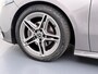 Mercedes-Benz A-klasse 180 Business Solution AMG | Panoramadak | Widescreen | Sfeerverlichting | Achteruitrijcamera | Stoelverwarming |