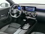 Mercedes-Benz A-klasse 180 Business Solution AMG | Panoramadak | Widescreen | Sfeerverlichting | Achteruitrijcamera | Stoelverwarming |