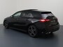 Mercedes-Benz A-klasse 180 Business Solution AMG | Panoramadak | Widescreen | Sfeerverlichting | Achteruitrijcamera | Stoelverwarming |