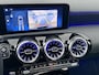 Mercedes-Benz A-klasse 180 Business Solution AMG | Panoramadak | Widescreen | Sfeerverlichting | Achteruitrijcamera | Stoelverwarming |