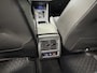 Volkswagen Golf 1.5 eTSI R-Line Business | Navigatie | Achteruitrijcamera | Trekhaak | All-Season Banden | Adaptive Cruise Control | Stoelverwarming |