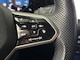 Volkswagen Golf 1.5 eTSI R-Line Business | Navigatie | Achteruitrijcamera | Trekhaak | All-Season Banden | Adaptive Cruise Control | Stoelverwarming |