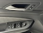 Volkswagen Golf 1.5 eTSI R-Line Business | Navigatie | Achteruitrijcamera | Trekhaak | All-Season Banden | Adaptive Cruise Control | Stoelverwarming |