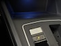 Volkswagen Golf 1.5 eTSI R-Line Business | Navigatie | Achteruitrijcamera | Trekhaak | All-Season Banden | Adaptive Cruise Control | Stoelverwarming |
