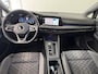 Volkswagen Golf 1.5 eTSI R-Line Business | Navigatie | Achteruitrijcamera | Trekhaak | All-Season Banden | Adaptive Cruise Control | Stoelverwarming |