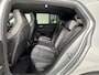Volkswagen Golf 1.5 eTSI R-Line Business | Navigatie | Achteruitrijcamera | Trekhaak | All-Season Banden | Adaptive Cruise Control | Stoelverwarming |