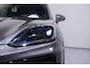 Porsche Cayenne 4.0 V8 S ex bpm. pano-dak soft-close sportuitlaat luchtvering(PASM) electr.trekhaak stoelverwarming v+a en geventileerde voorstoelen exterieur-pakket DAB private-glas 22"lmv sport design sport-chrono Bose sounsystem 360-camera soft-close HUD ACC sportstoelen 18keer-verstelbaar