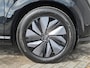 Nissan Ariya Evolve 66 kWh / 99% SOH / Glazen schuif- en kanteldak / CCS snelladen / warmtepomp / Stuur- Stoel & Achterbank verwarming / Head Up Display / Adaptief cruise control / Stoelventilatie / Bose Audio Systeem / Elektrische achterklep / Draadloze telefoon lader /