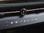 Nissan Ariya Evolve 66 kWh / 99% SOH / Glazen schuif- en kanteldak / CCS snelladen / warmtepomp / Stuur- Stoel & Achterbank verwarming / Head Up Display / Adaptief cruise control / Stoelventilatie / Bose Audio Systeem / Elektrische achterklep / Draadloze telefoon lader /