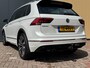 Volkswagen Tiguan 2.0 TSI 180pk 4Motion DSG 3x R-line | Pano | Trekhaak | ACC | HUD | Stoelverwarming | BLIS | 20 Inch |